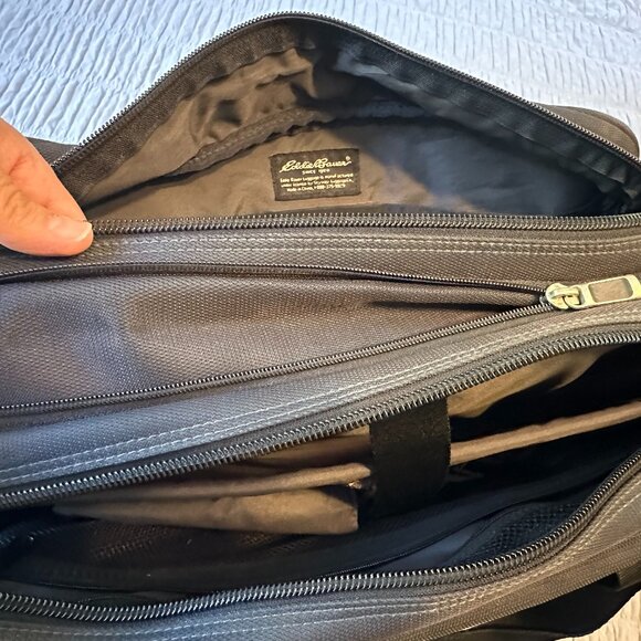 Eddie Bauer expandable briefcase - Picture 3 of 8